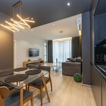 Royal Tower Residence Big Vip Apartment In Center Floor 27 Киев Екстериор снимка