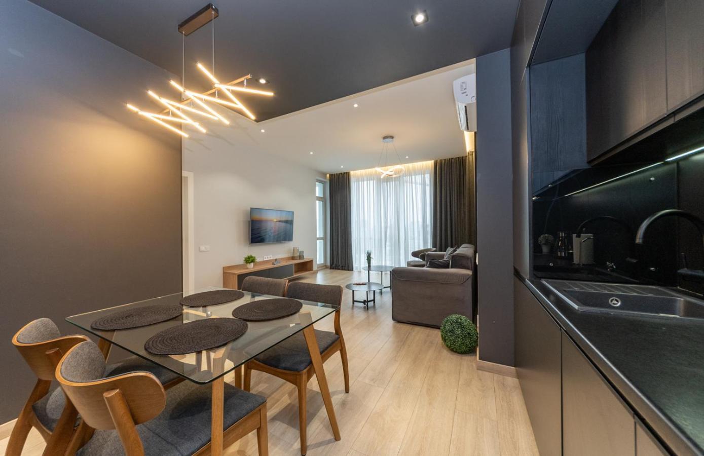Royal Tower Residence Big Vip Apartment In Center Floor 27 Киев Екстериор снимка