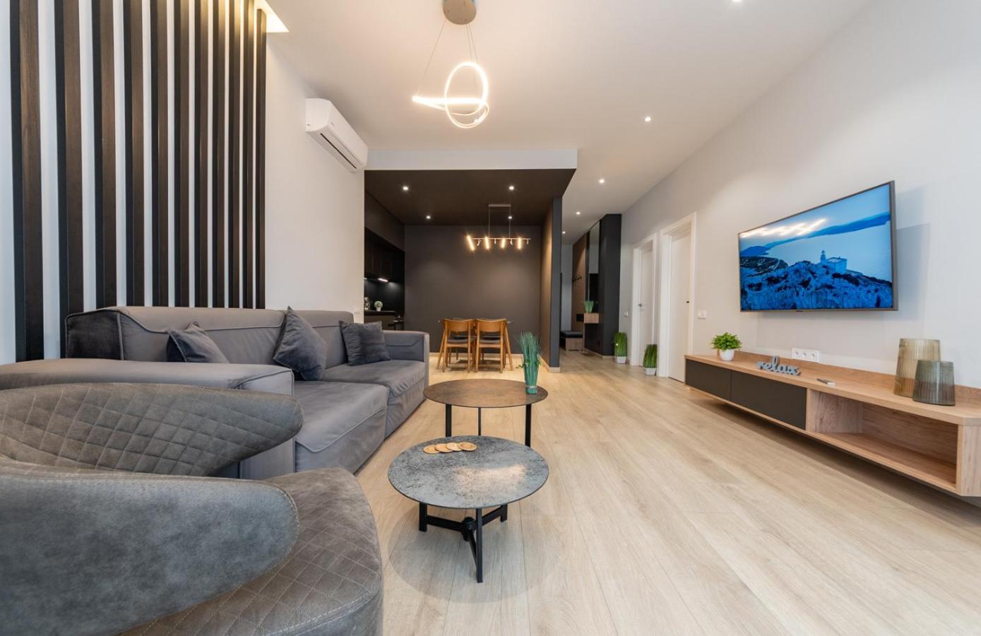 Royal Tower Residence Big Vip Apartment In Center Floor 27 Киев Екстериор снимка