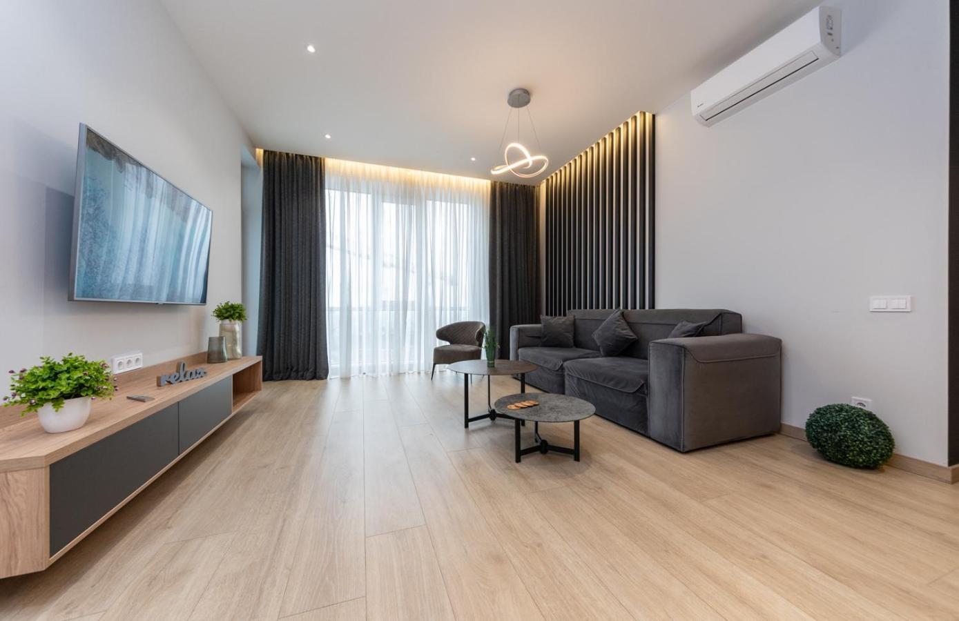 Royal Tower Residence Big Vip Apartment In Center Floor 27 Киев Екстериор снимка