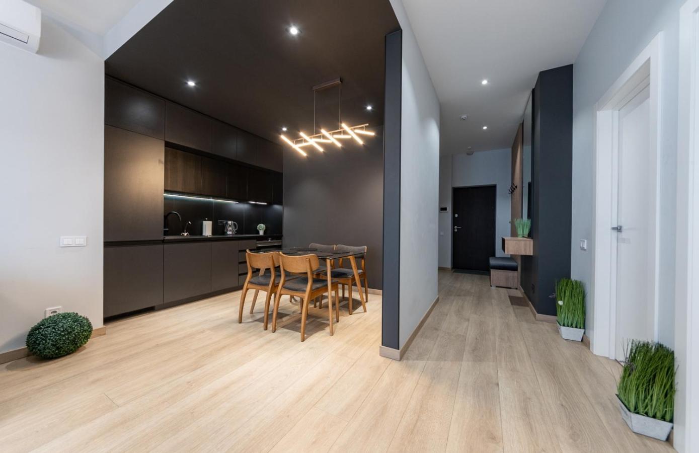 Royal Tower Residence Big Vip Apartment In Center Floor 27 Киев Екстериор снимка