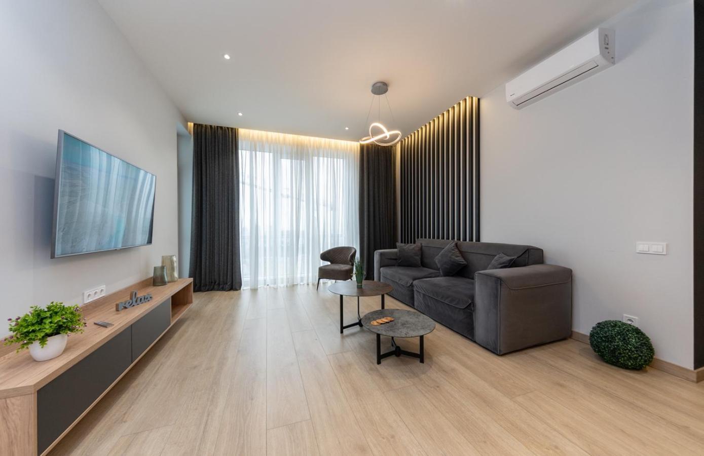 Royal Tower Residence Big Vip Apartment In Center Floor 27 Киев Екстериор снимка