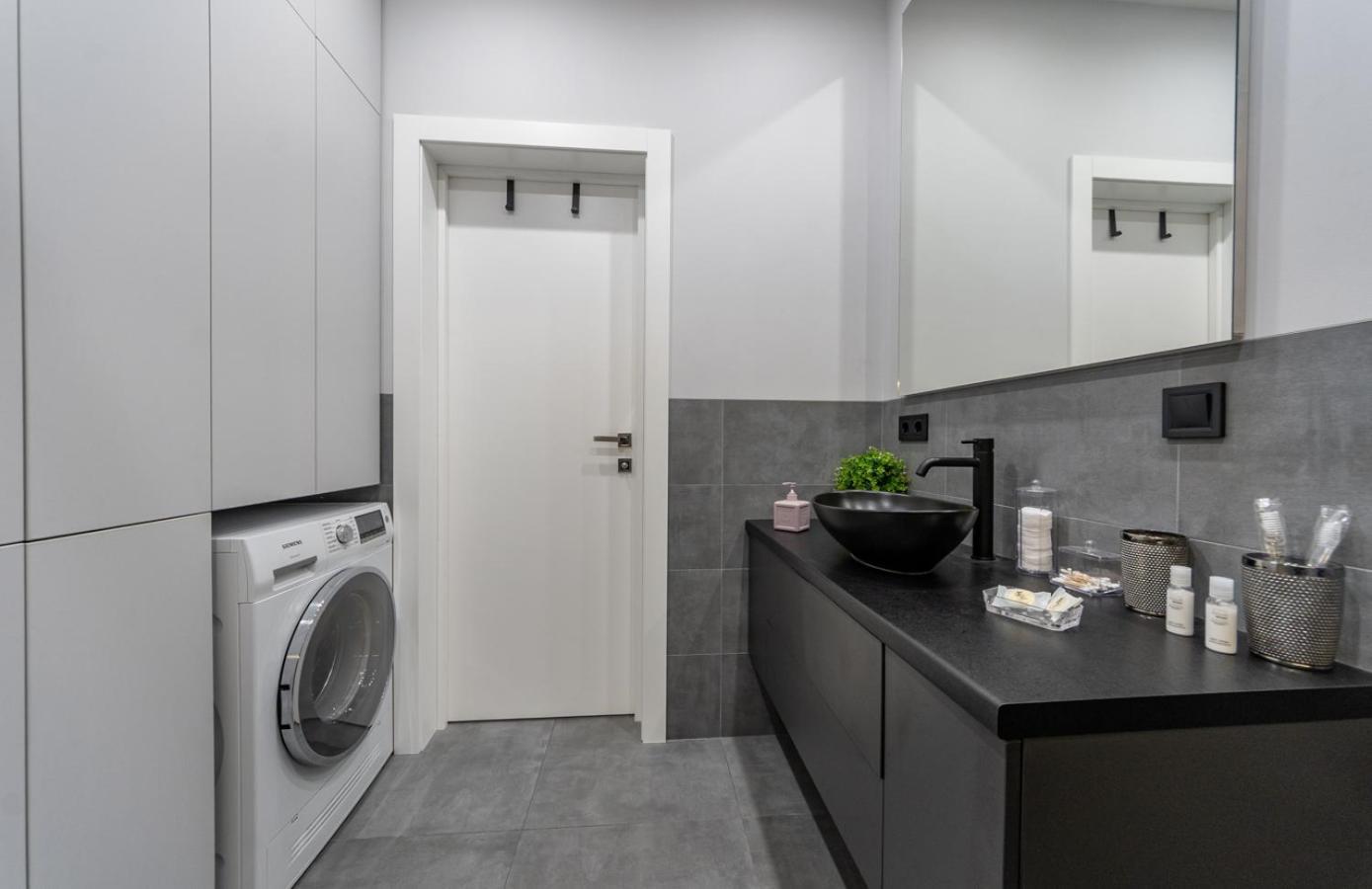 Royal Tower Residence Big Vip Apartment In Center Floor 27 Киев Екстериор снимка