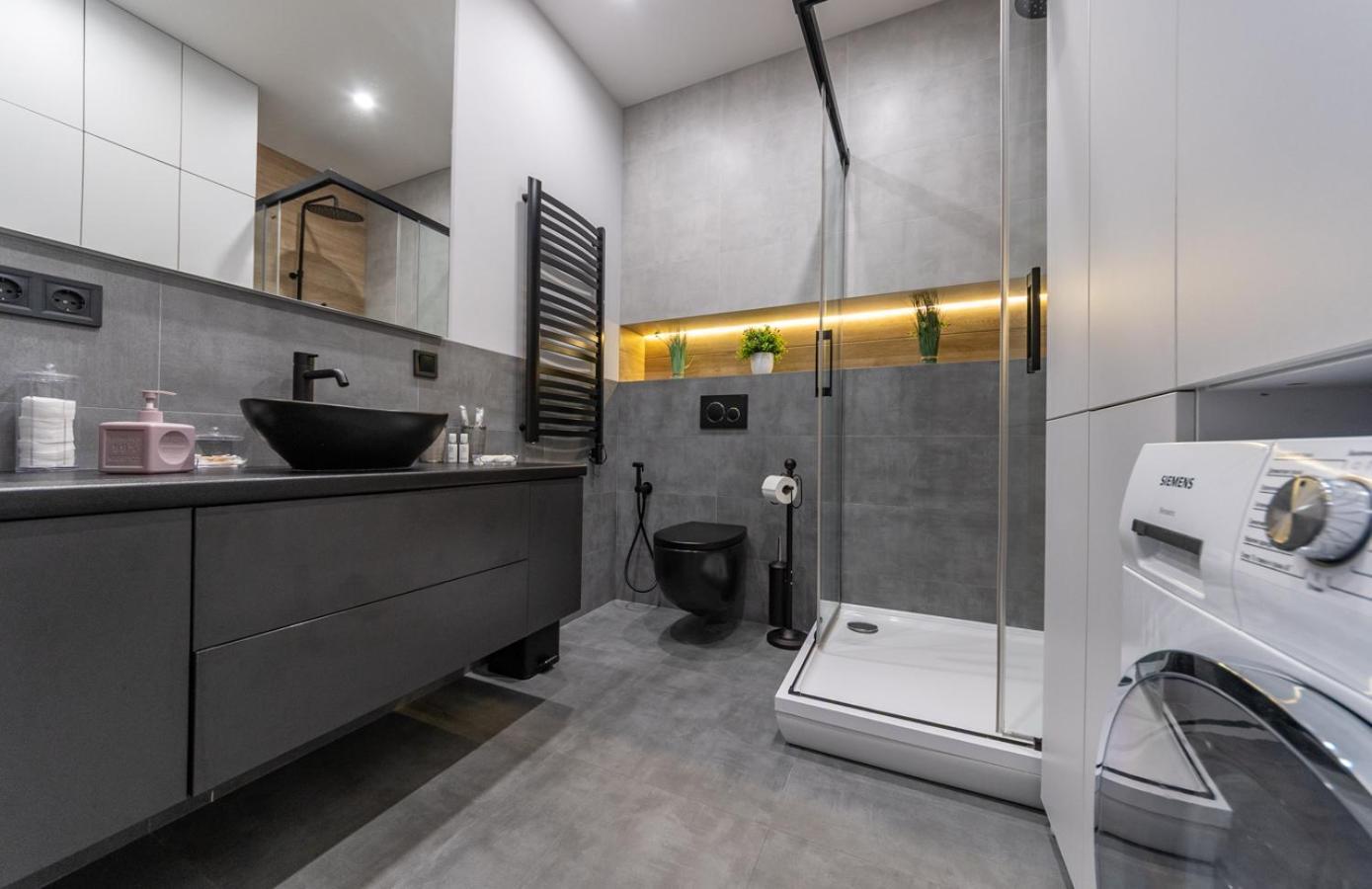 Royal Tower Residence Big Vip Apartment In Center Floor 27 Киев Екстериор снимка