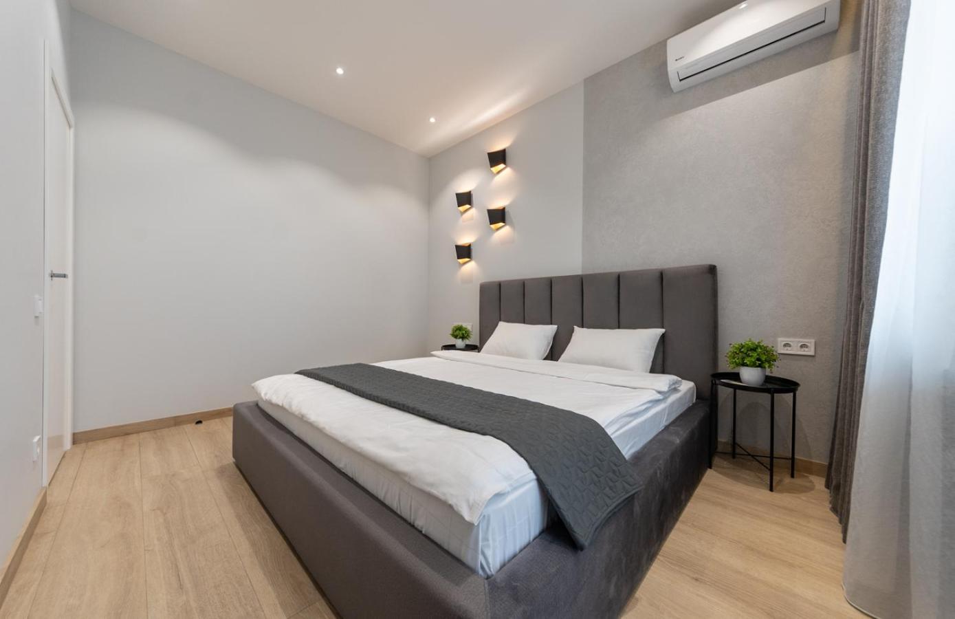 Royal Tower Residence Big Vip Apartment In Center Floor 27 Киев Екстериор снимка