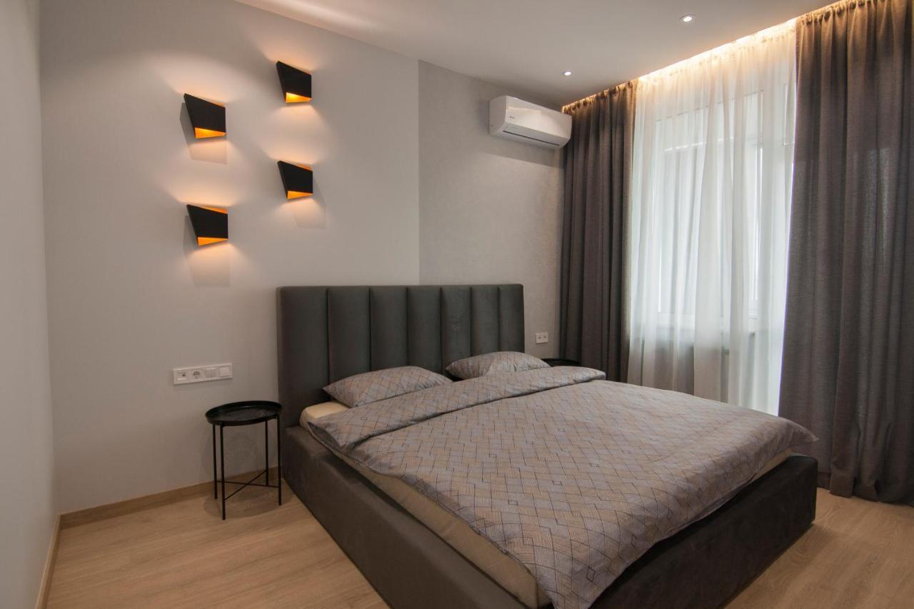 Royal Tower Residence Big Vip Apartment In Center Floor 27 Киев Екстериор снимка
