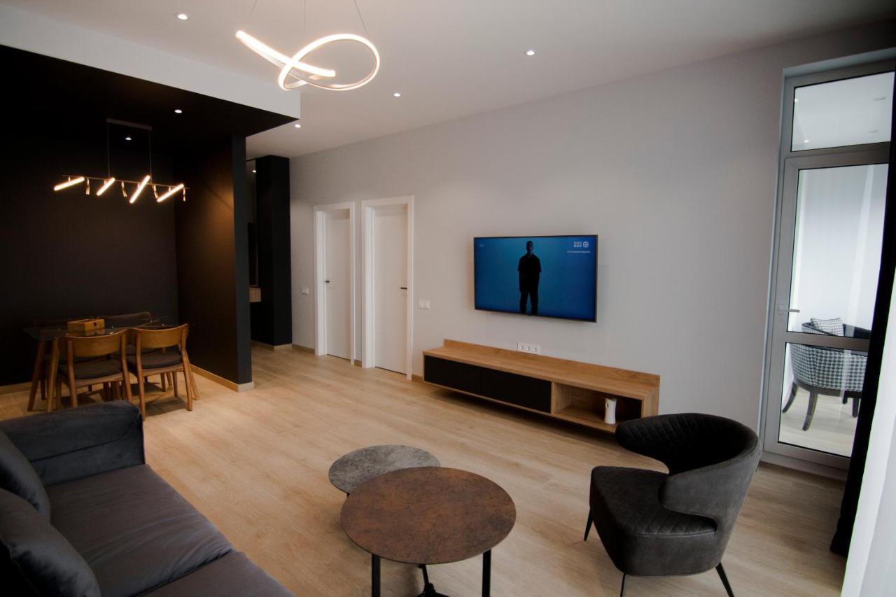 Royal Tower Residence Big Vip Apartment In Center Floor 27 Киев Екстериор снимка