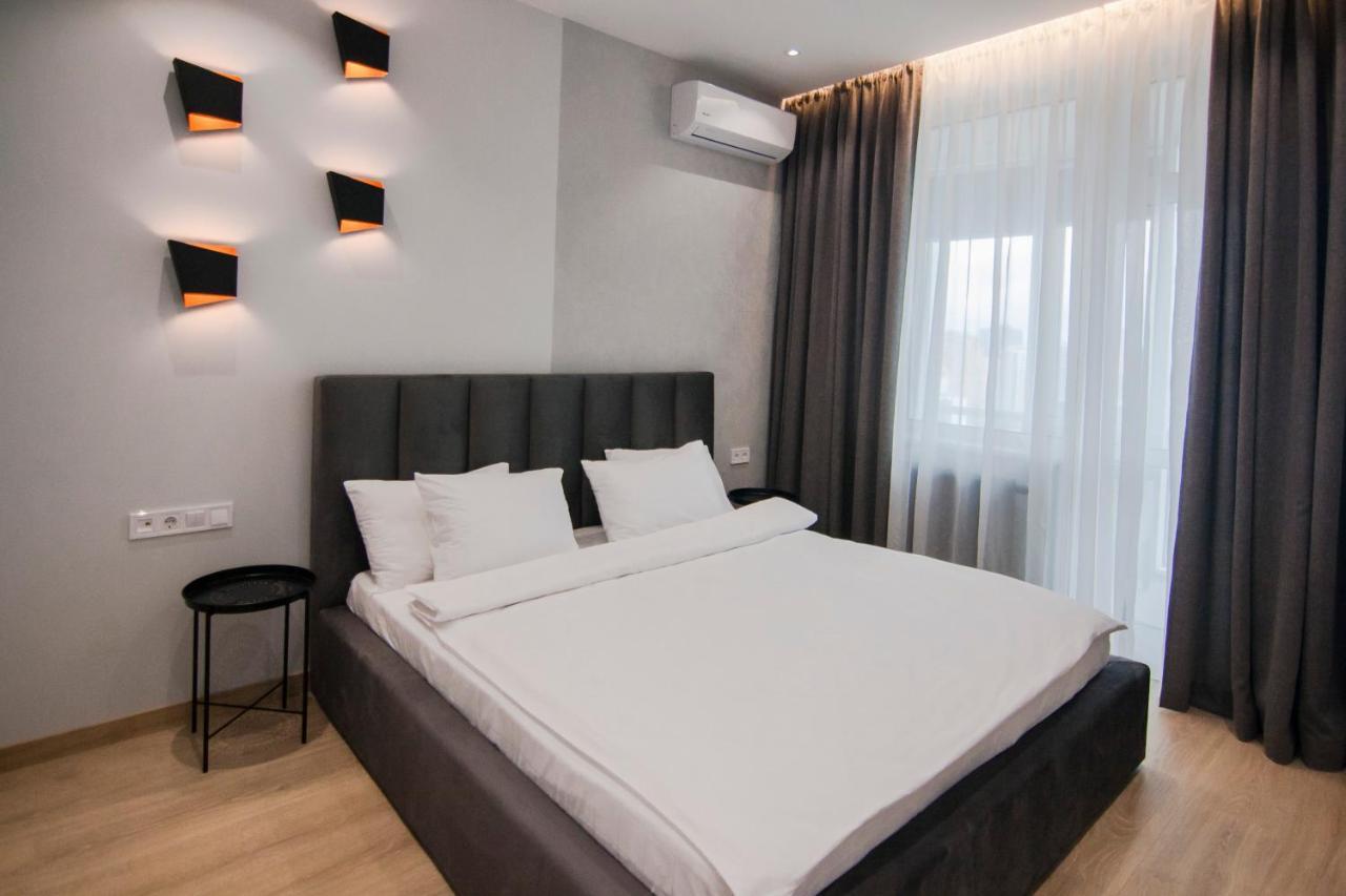 Royal Tower Residence Big Vip Apartment In Center Floor 27 Киев Екстериор снимка